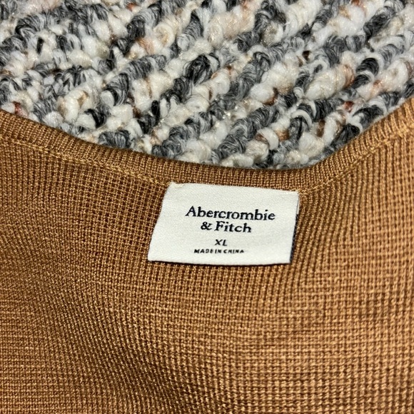 Brand New! Abercrombie Long sleeve - Picture 5 of 5